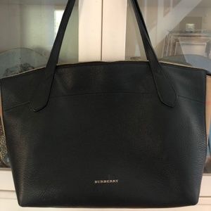 Burberry Welburn Medium Leather Tote (Black)